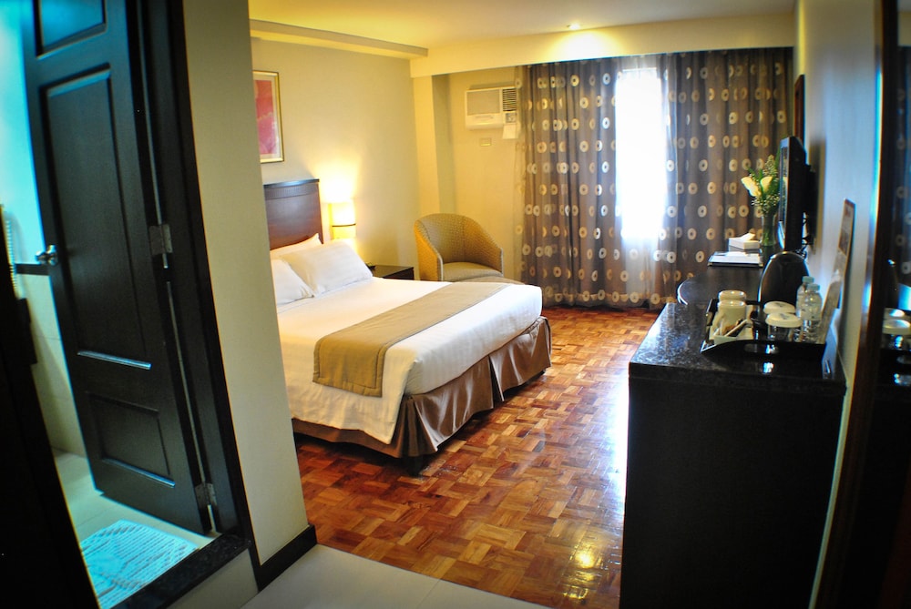 Fersal Hotel Neptune Makati 39/65