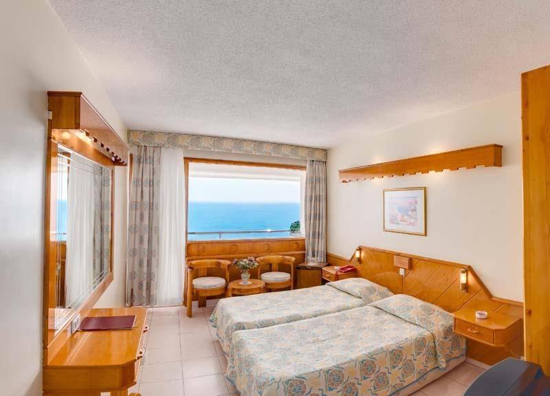 A BLOCK FAMILY ROOM SEA VIEW