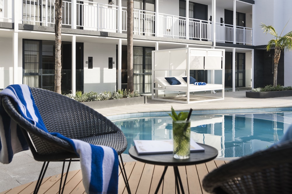 Tradewinds Hotel 3/59