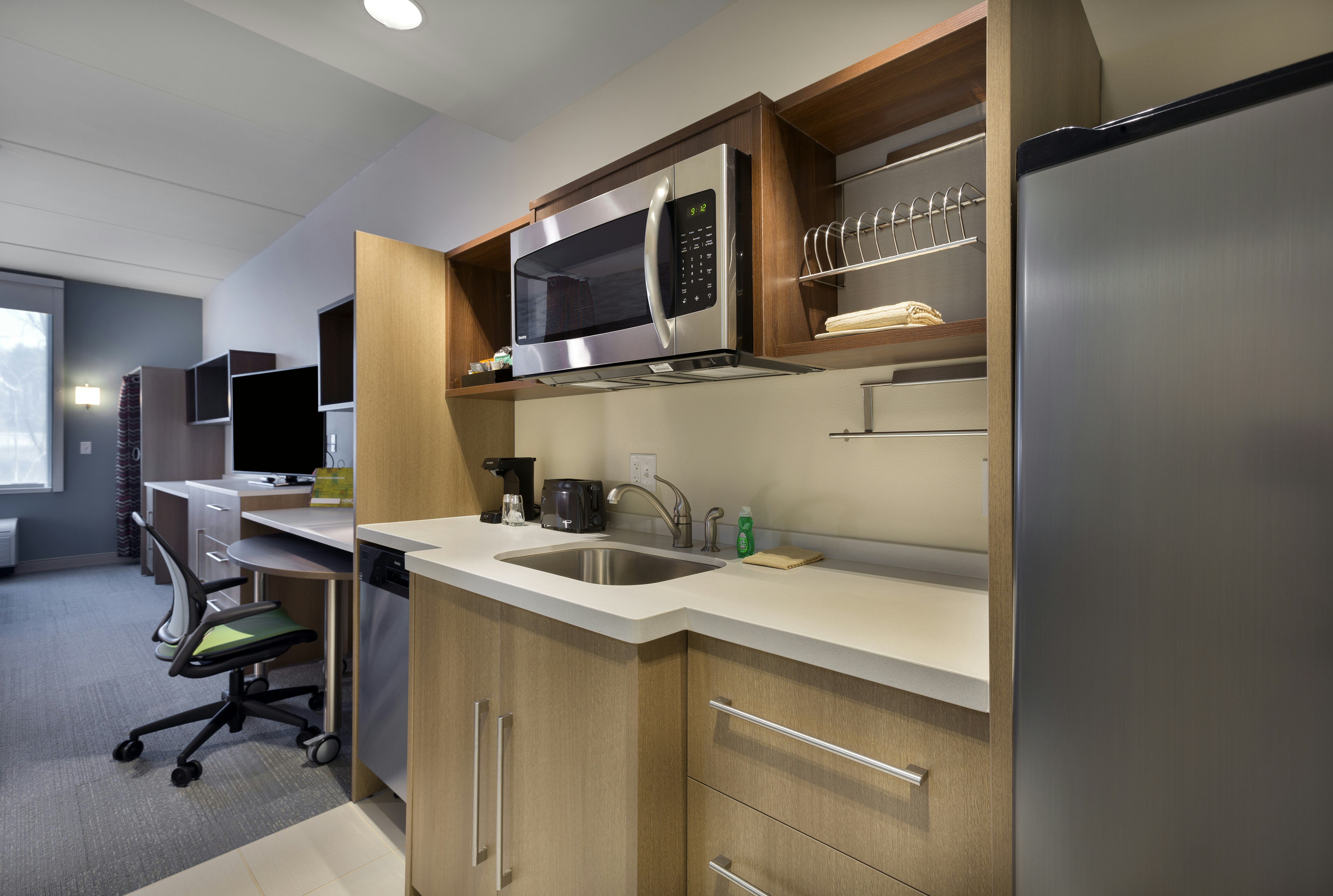 STUDIO, SUITE, KING BED