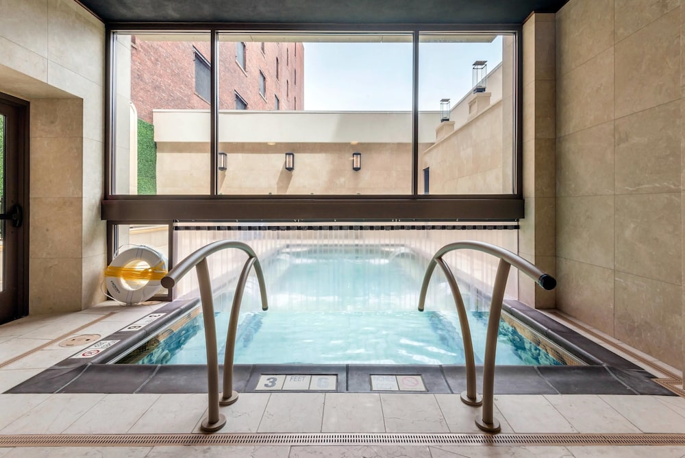 Curtiss Hotel Ascend Hotel Collection 21/50