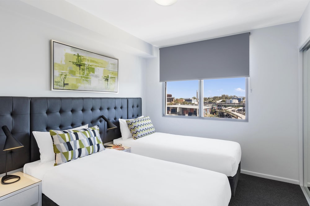 2 Bedrooms, Executive, Apartment, Oaks Brisbane Woolloongabba Suites 2/5
