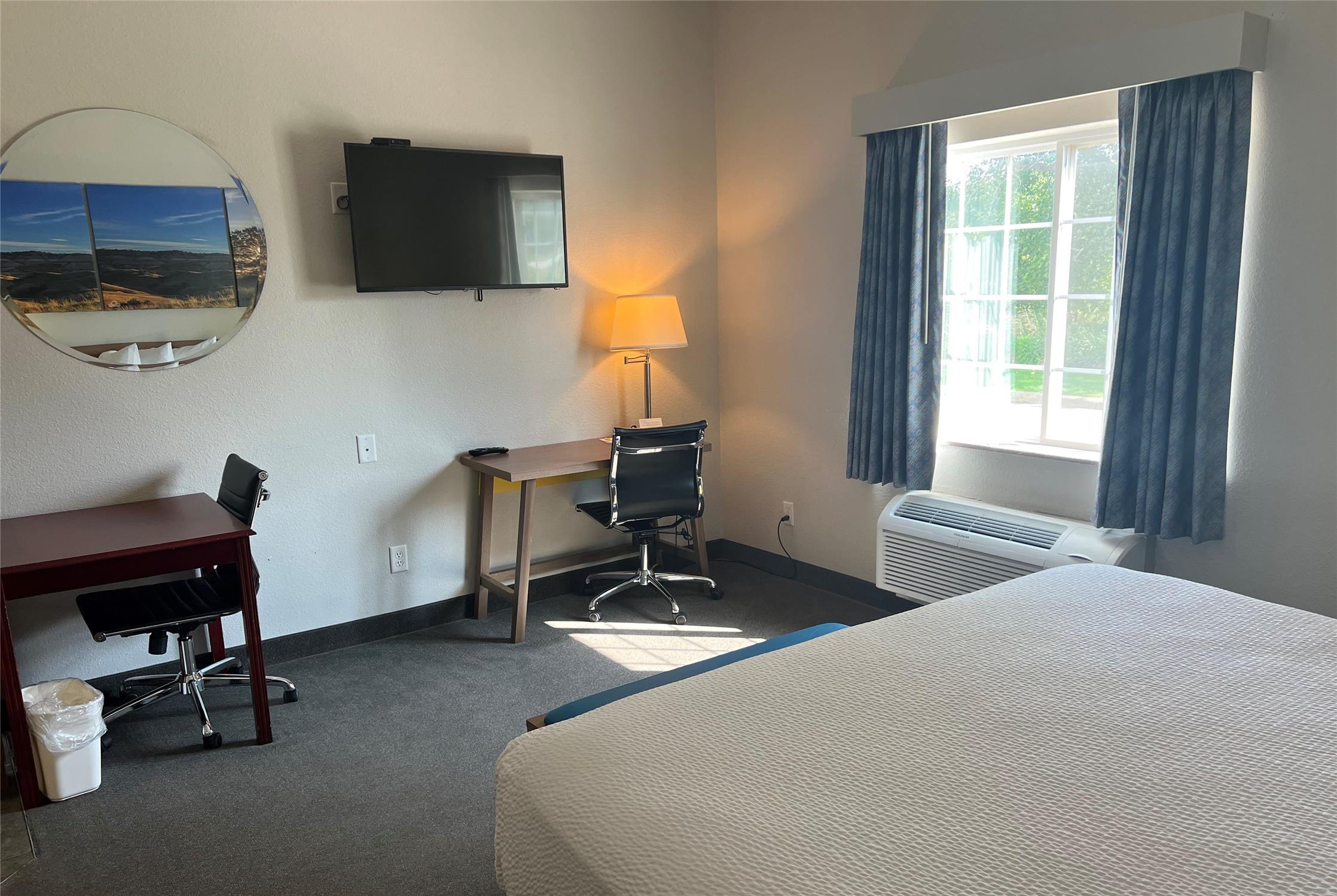 Days Inn & Suites by Wyndham Columbus NE 15/20