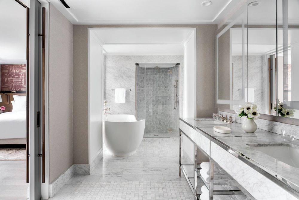 Four Seasons Hotel San Francisco at Embarcadero 45/50