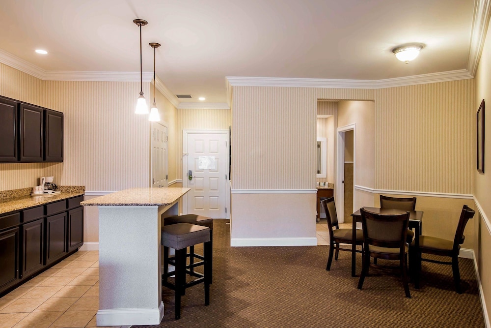 Comfort Inn & Suites Plattsburgh - Morrisonville 29/37