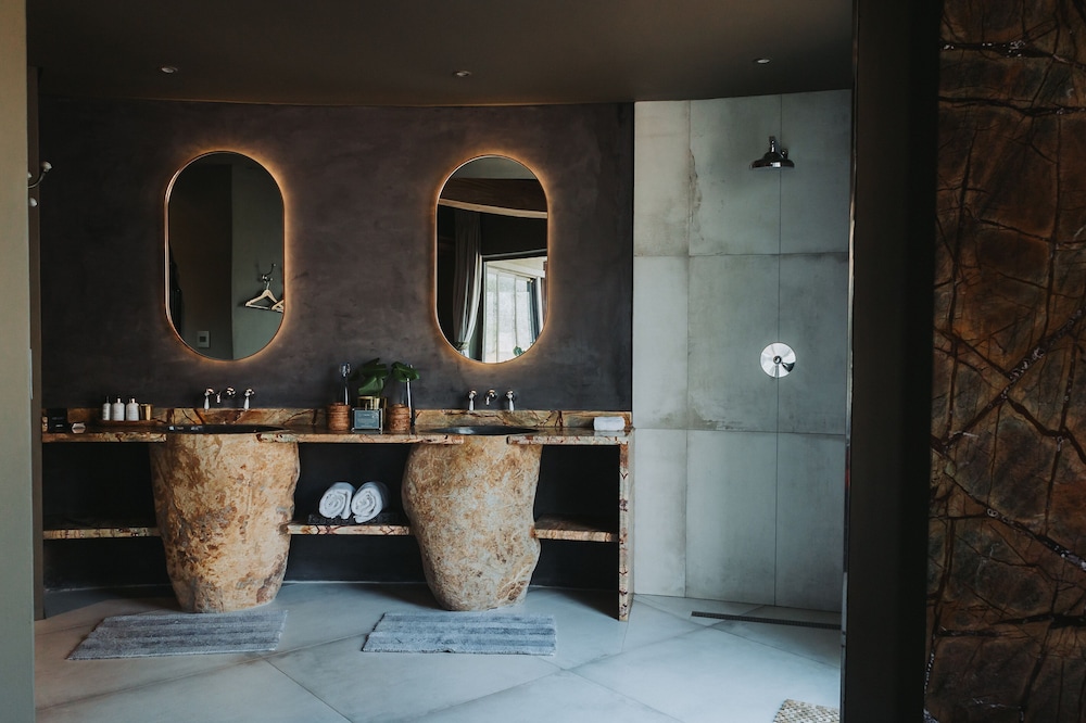 Lush Private Game Lodge 50/50