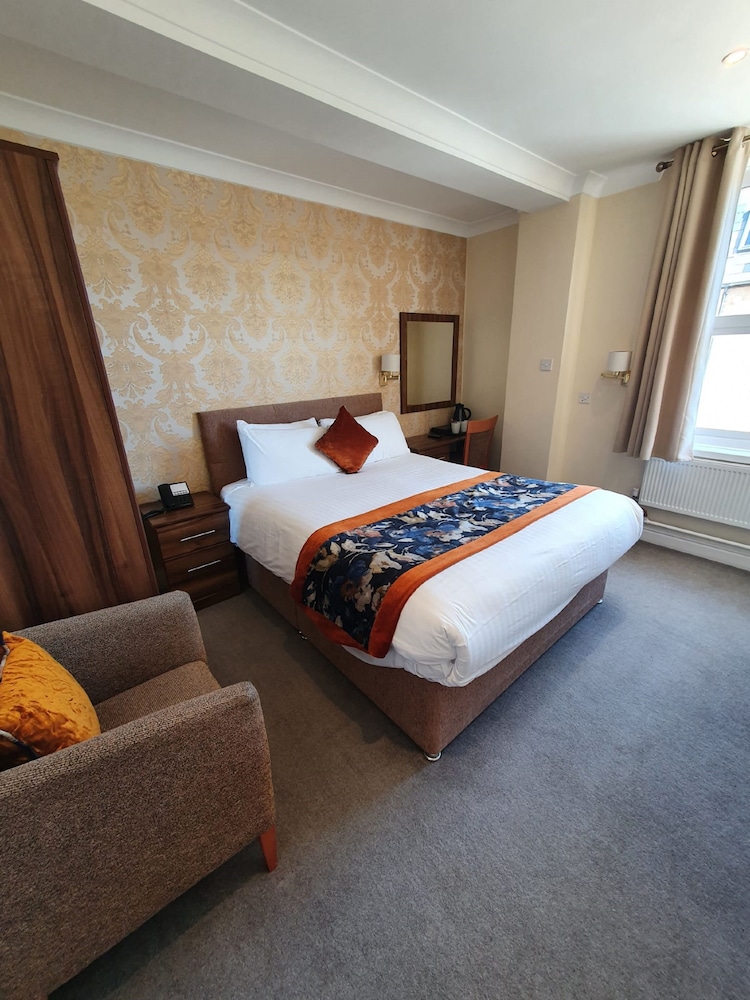 The Beaches Hotel 54/100
