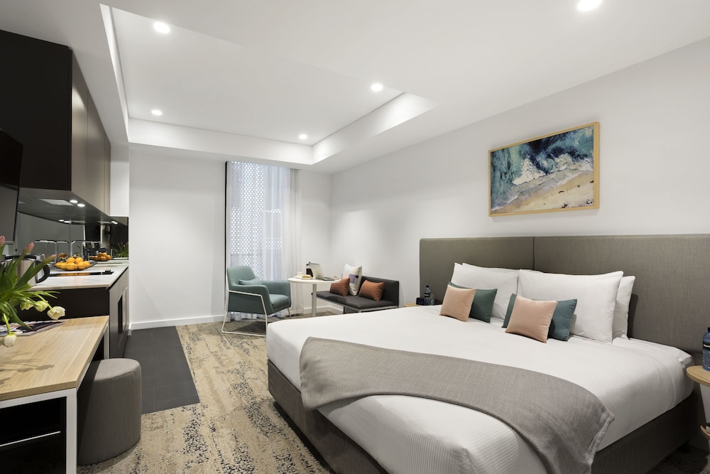 Studio, King Bed