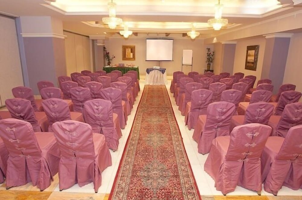 Safeer Plaza Hotel 38/50