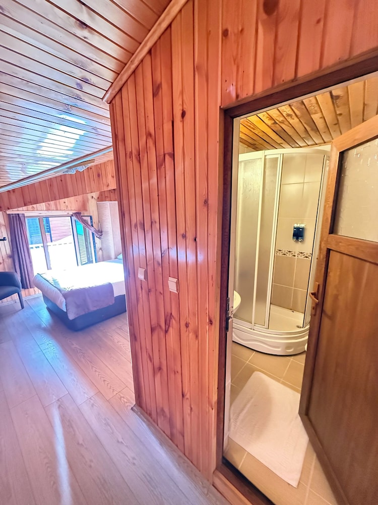 Ozkan Hotel 24/50