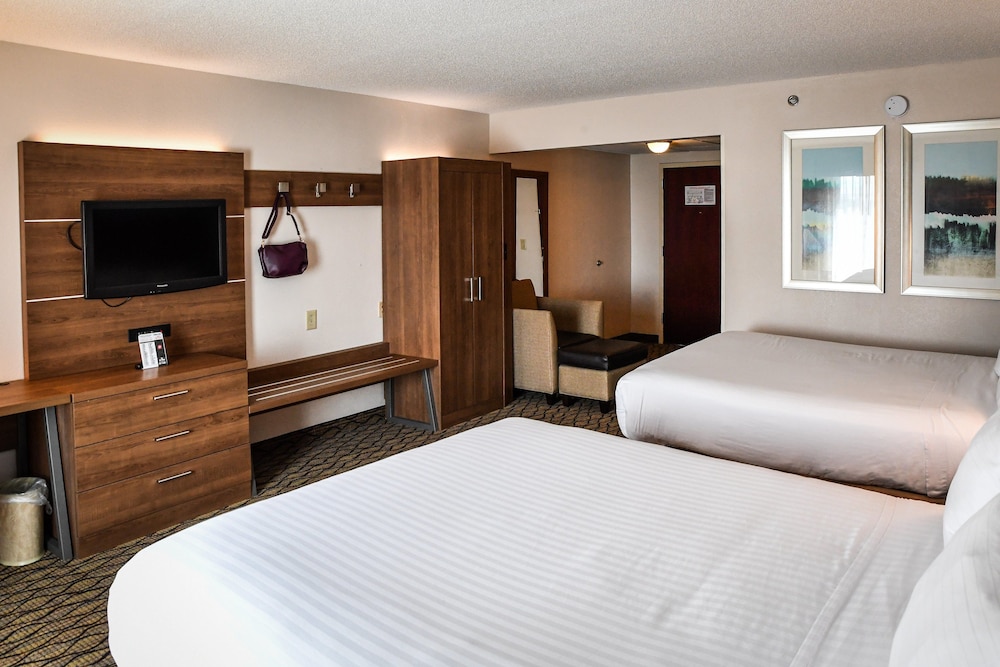Holiday Inn Express Hotel Suites Concord 22/57