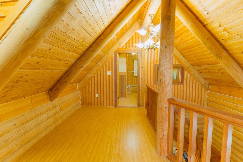 Jeju Jungmun Log Pension Resort 23/50