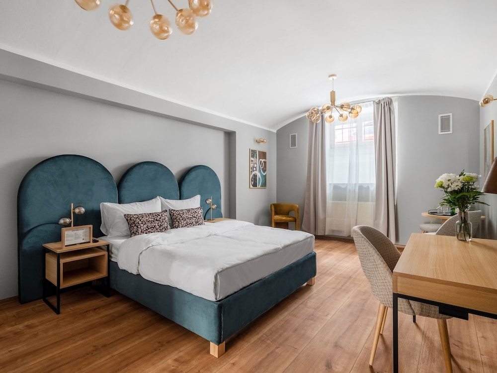SUNRISE HOTEL 23/63