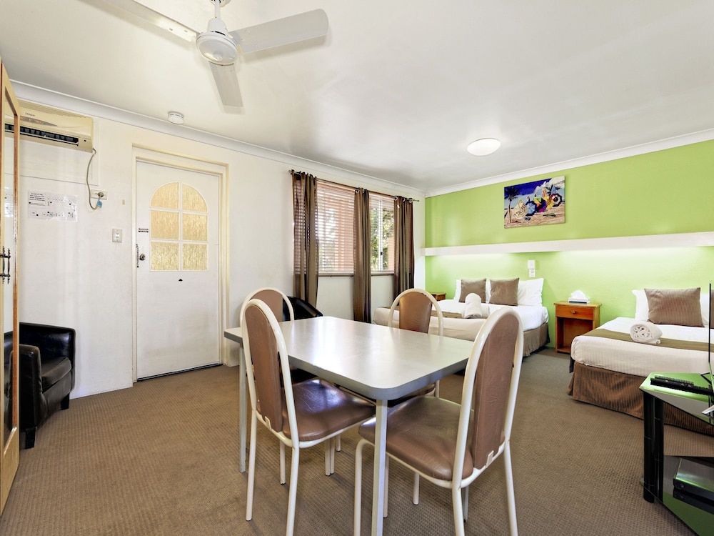 RIVIERA MOTEL BUNDABERG 30/44