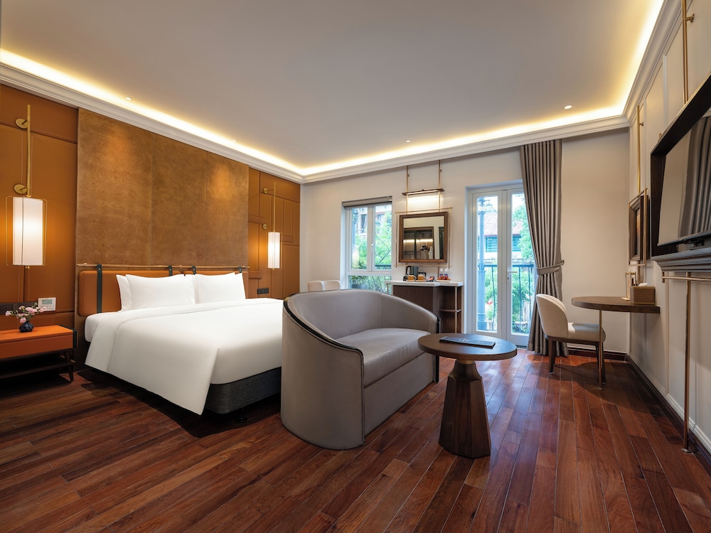 SUITE, CITY VIEW