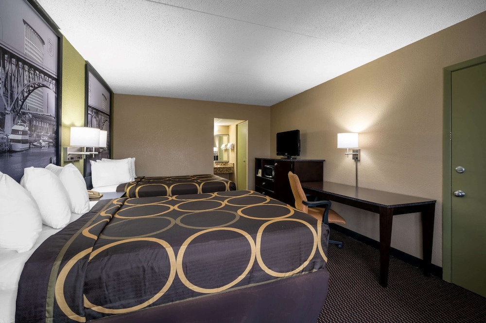 Super 8 by Wyndham Perrysburg - Toledo 14/28