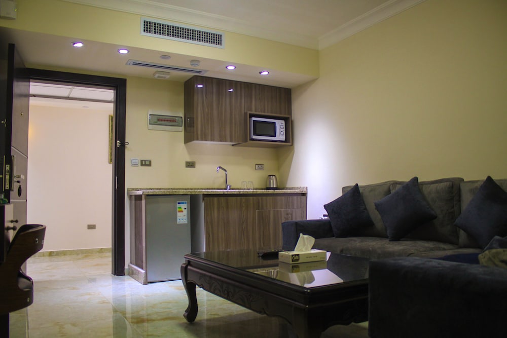 Qaser AlSultan Hotel Suites 32/42