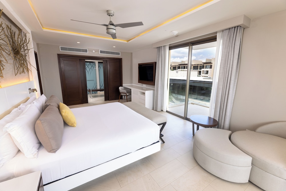 1 Bedroom, Diamond Club, Presidential, Luxury, Suite, King Bed, Ocean View, Sofa