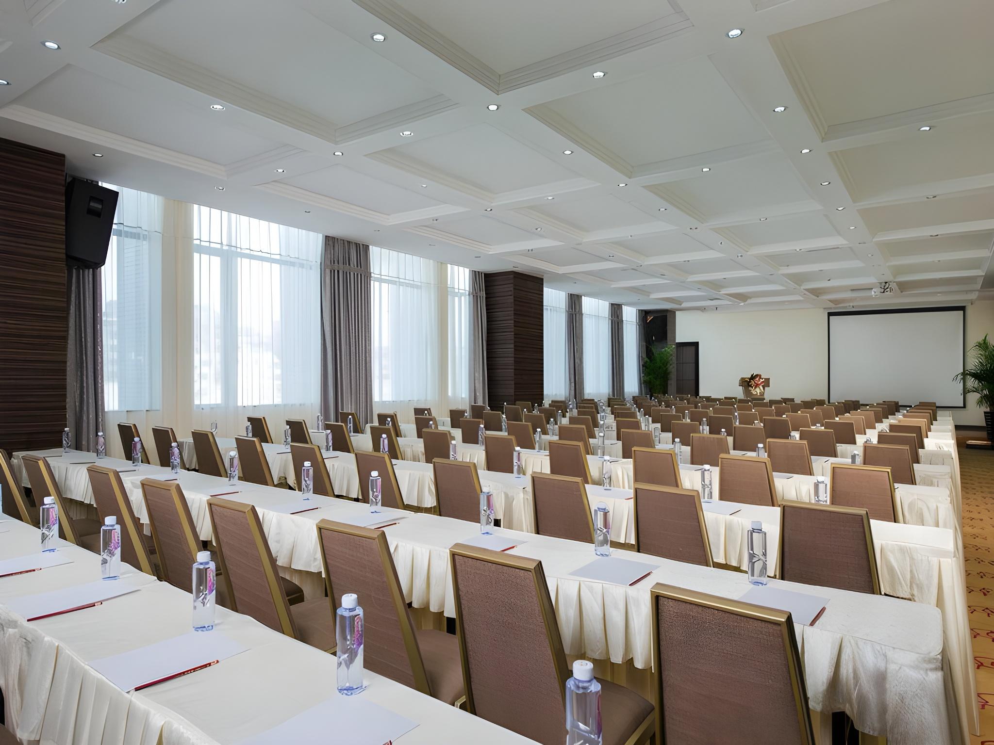 Vienna Hotel (Guangzhou Airport Road Huangshi) 47/60