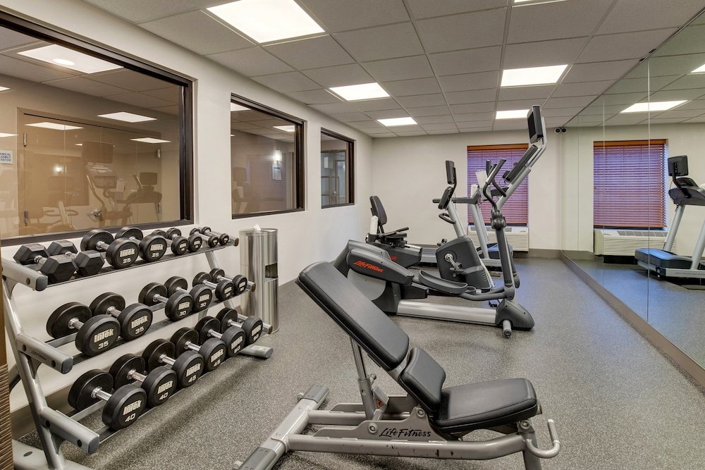Holiday Inn Express & Suites I-95 Capitol Beltway-Largo 27/57