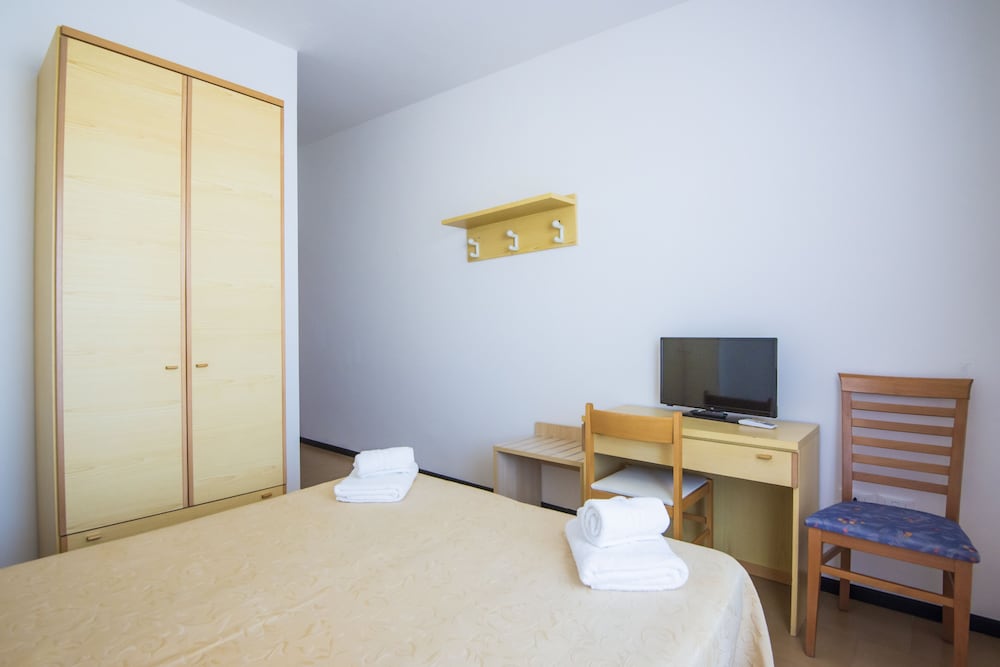 ROOM, TRIPLE