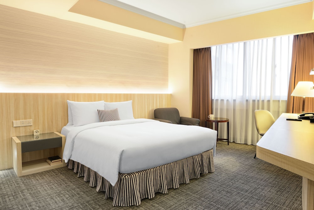 Caesar Park Hotel 35/72