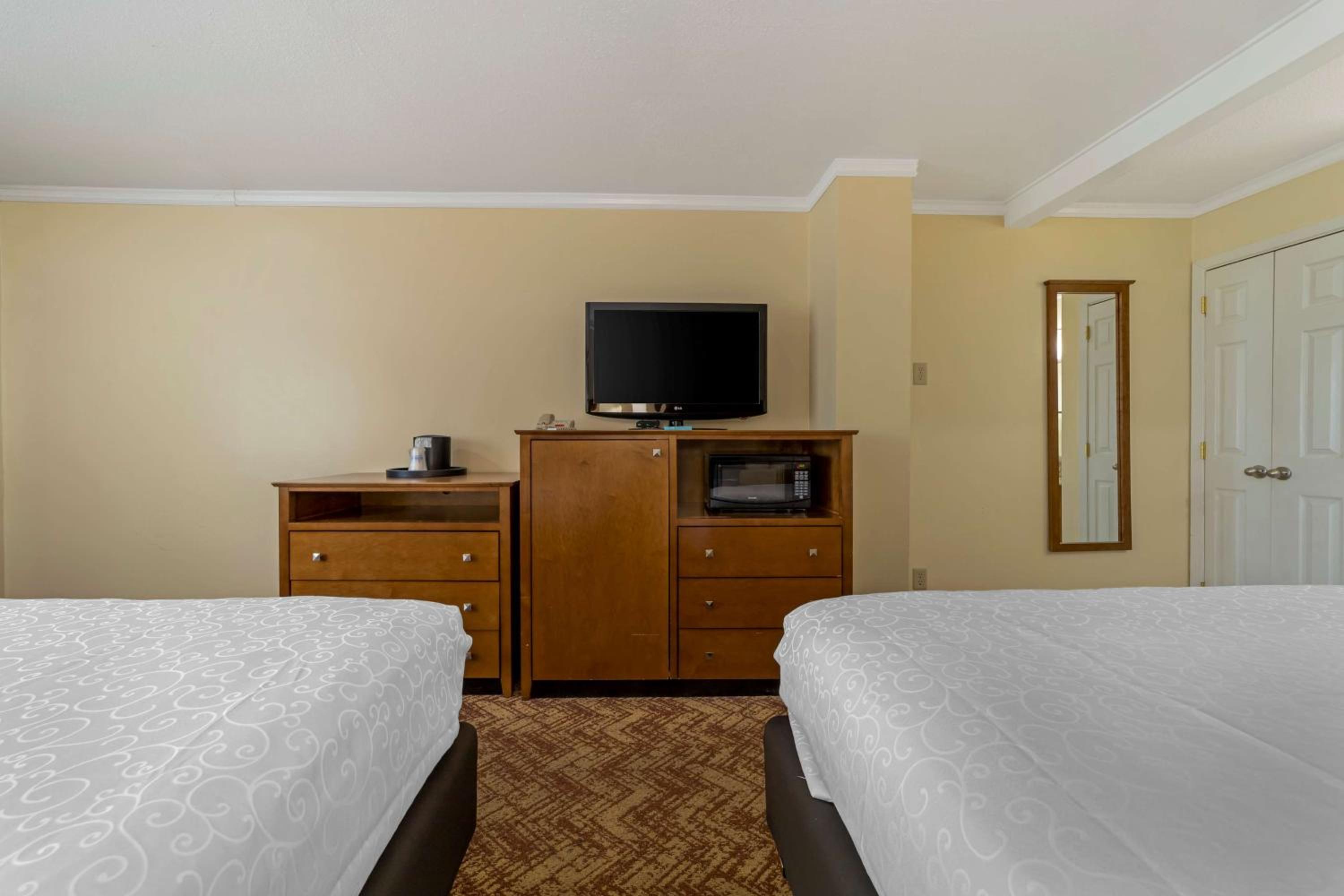 غرفة داخلية بسريرين كوين، Best Western Plus Northwoods Inn 6/10