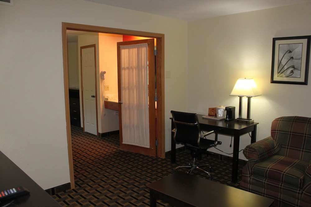 AmericInn By Wyndham West Burlington 22/45