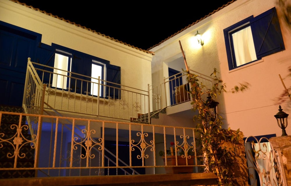 Cunda Mavi Otel 13/28