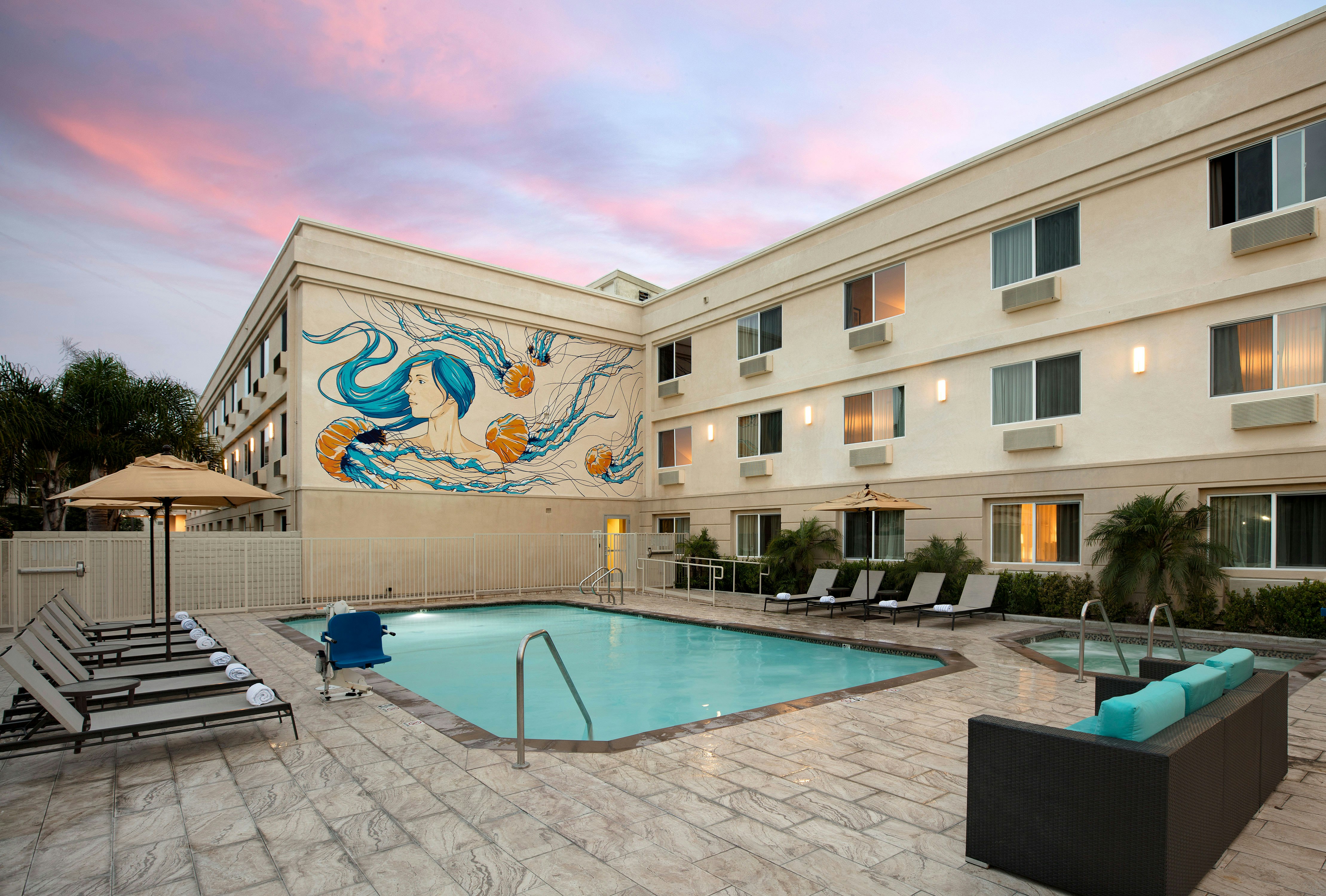 Redondo Beach Hotel Tapestry Collection By Hilton 76/76