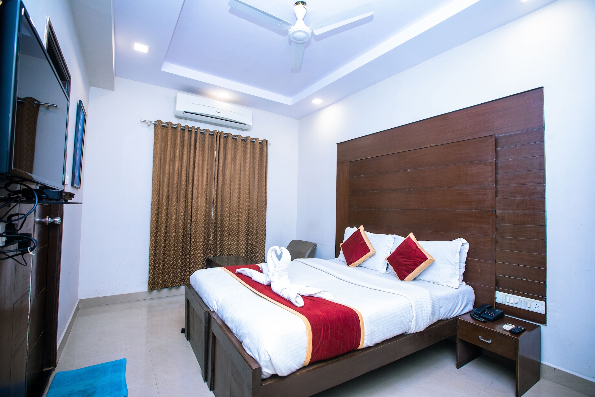 BUSINESS, DOUBLE BED