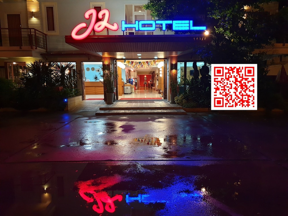 J2 Hotel 7/44