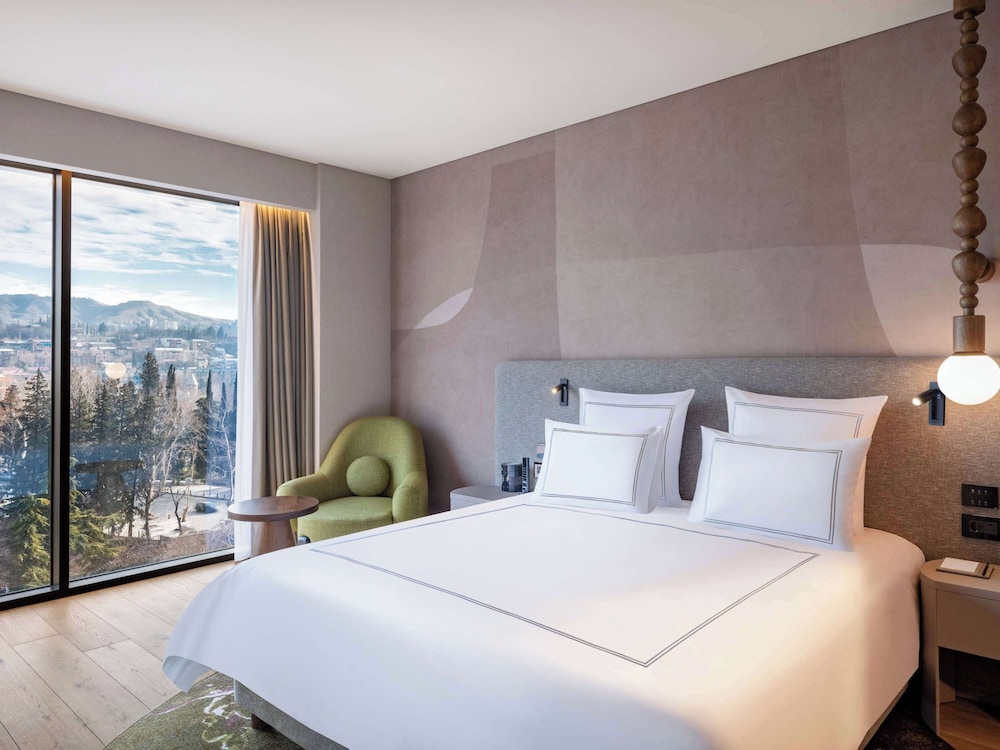 SWISS, BUSINESS, DOUBLE BED