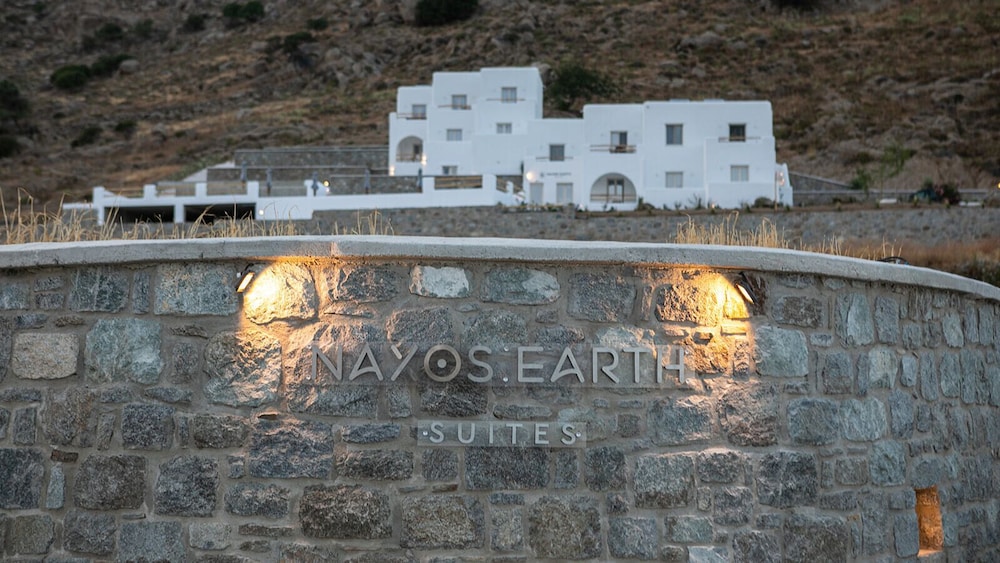 Naxos Earth Suites 3/59