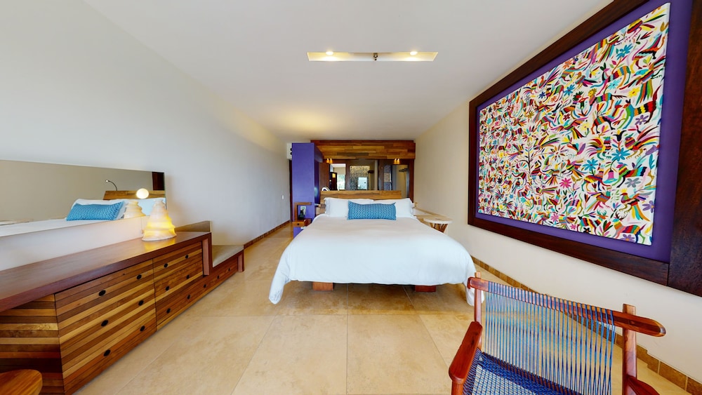 ROOM, OCEAN FRONT