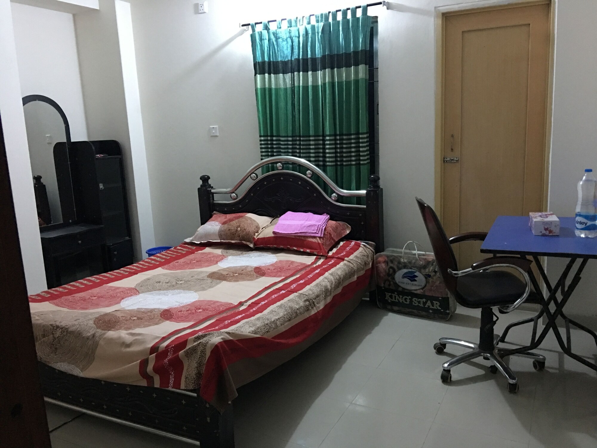 APARTMENT, QUEEN BED, CITY VIEW, KITCHEN