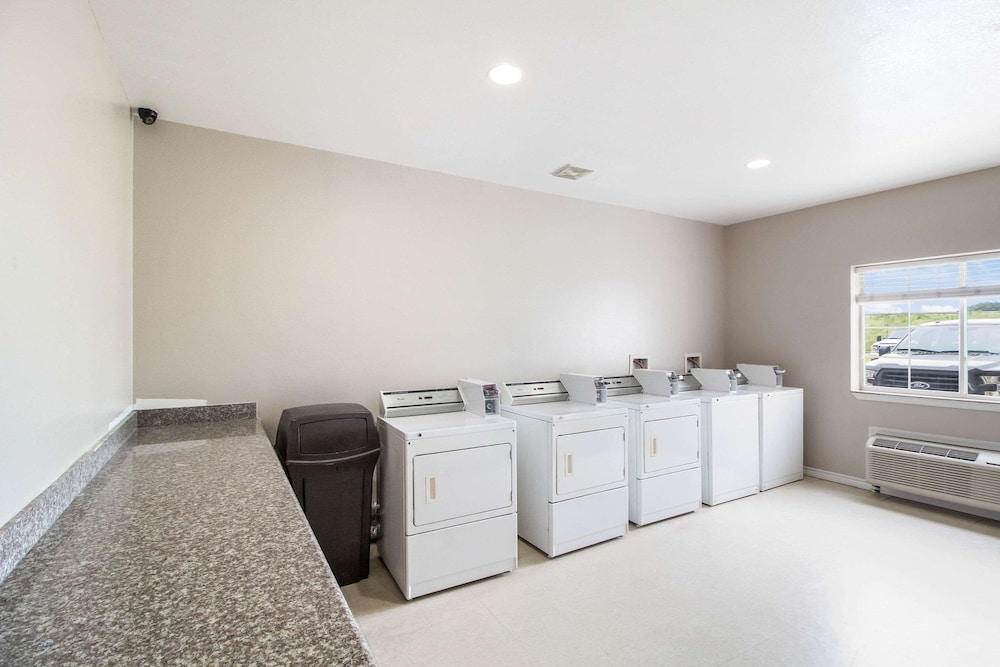 Rodeway Inn & Suites Port Arthur - Groves 9/23