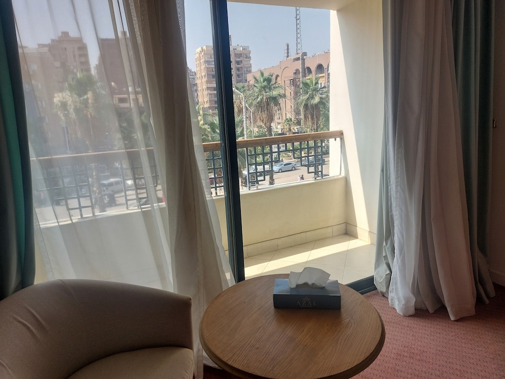 Azal Pyramids Hotel 67/74