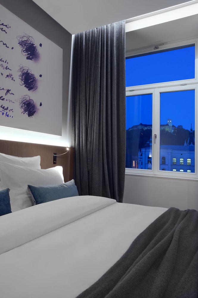 Cubo Hotel 4/31