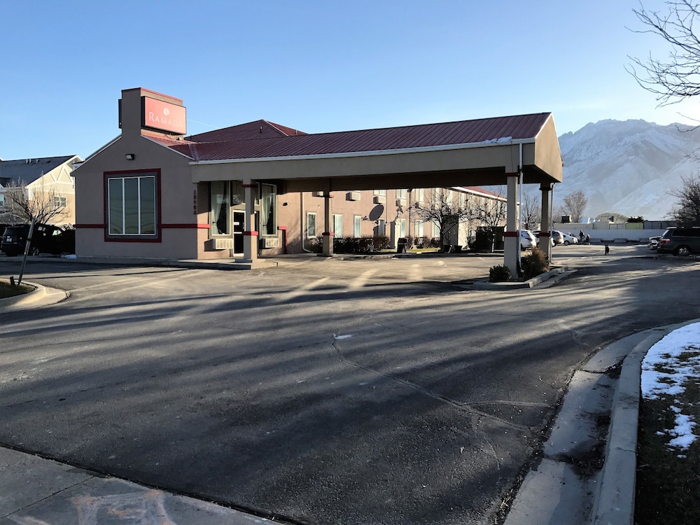 Ramada By Wyndham Draper 2/36
