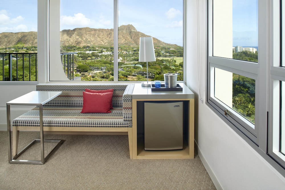 Queen Kapiolani Hotel 55/78