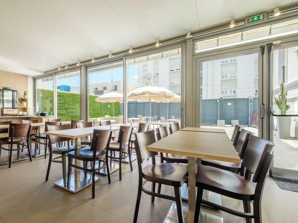 restaurant cafeteria