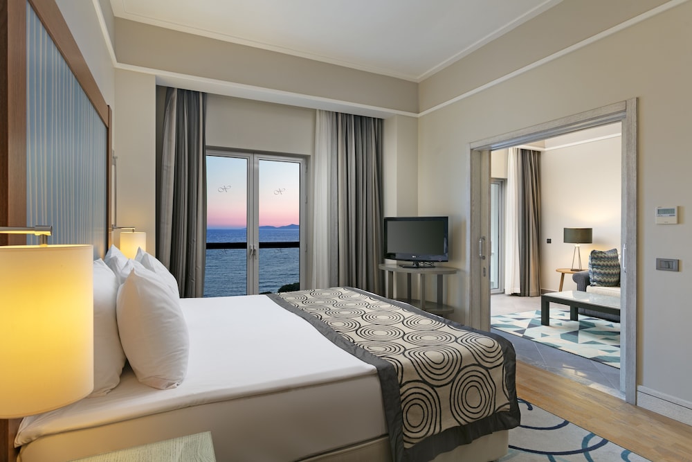 SUNSET SUITE
