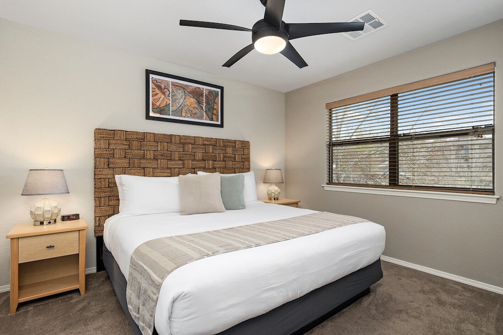 1 Bedroom, Condo, King Bed, Murphy Bed, Lake Side, Kitchen