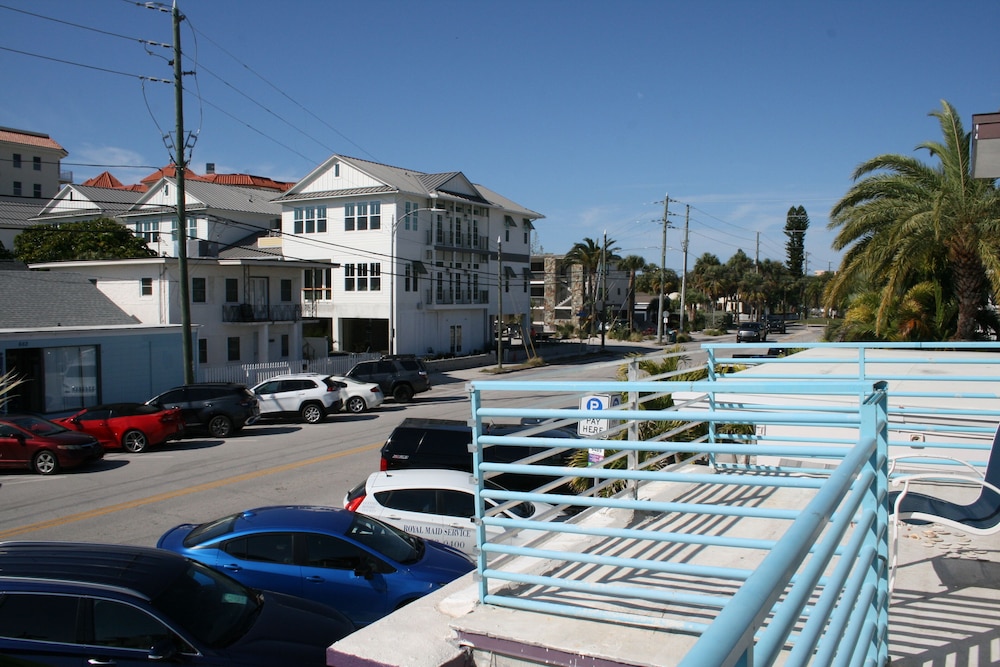 Royal North Beach All Suites 49/57
