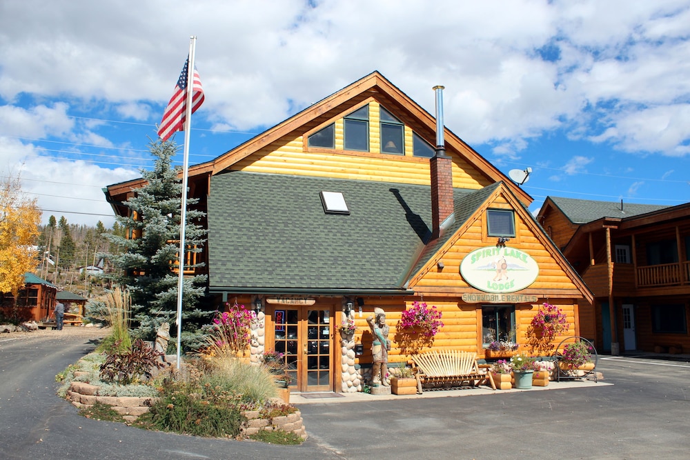Spirit Lake Lodge and Snowmobile Rentals 3/63