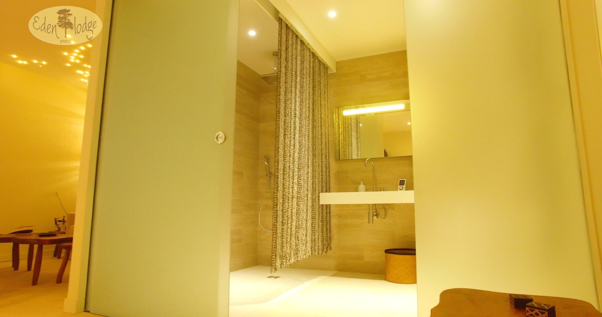 DELUXE, SUITE