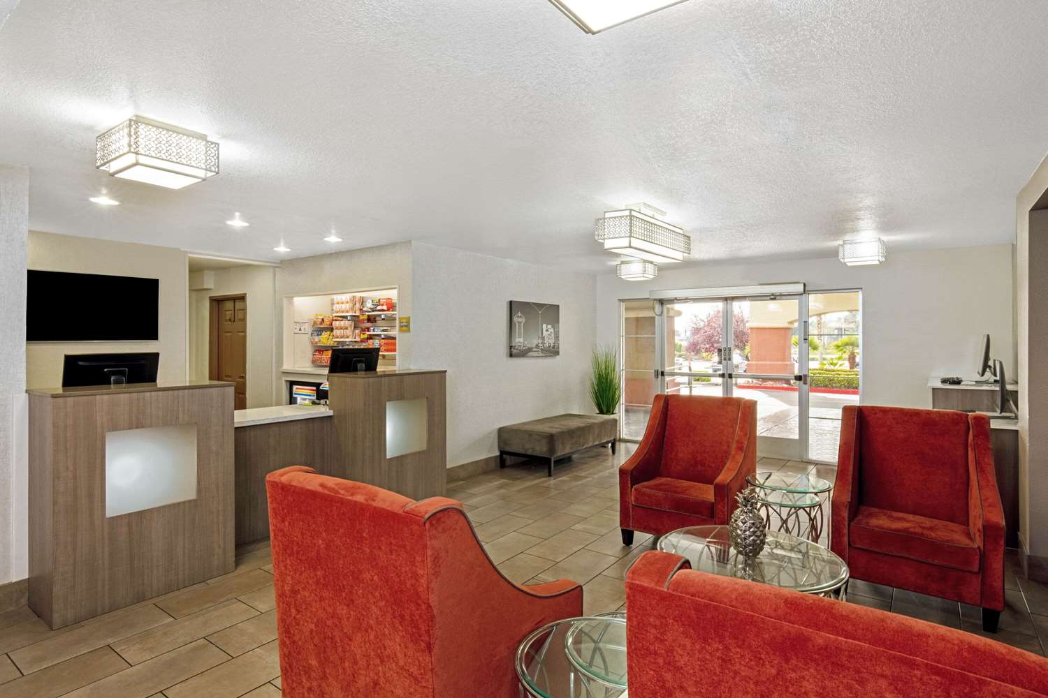 La Quinta Inn & Suites by Wyndham Las Vegas Red Rock 28/42