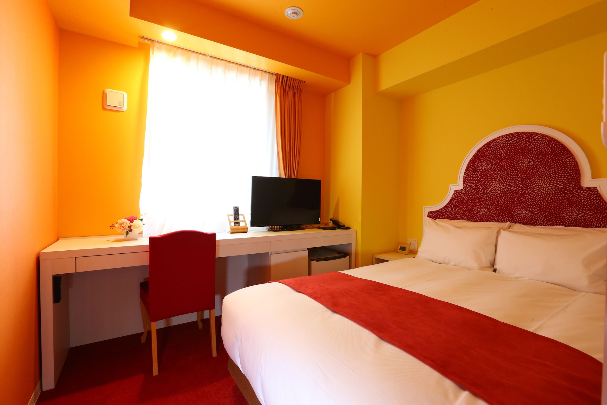 ROOM, DOUBLE BED