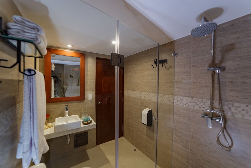 Yawar Inka Hotel 50/52